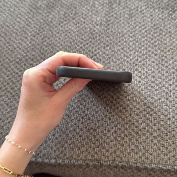 iPhone 12 otterbox case black - Picture 6 of 6